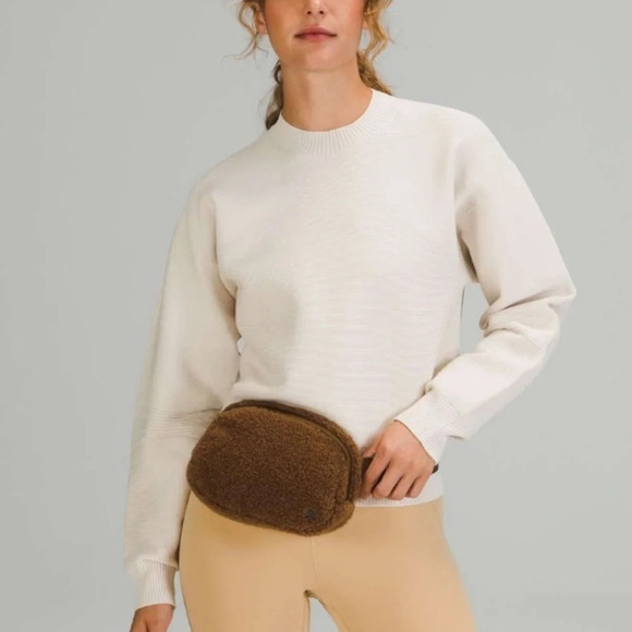 Lululemon Athletica Everywhere belt bag 1L Brunt Caramel FLEECE, Discontinued - Picture 13 of 16